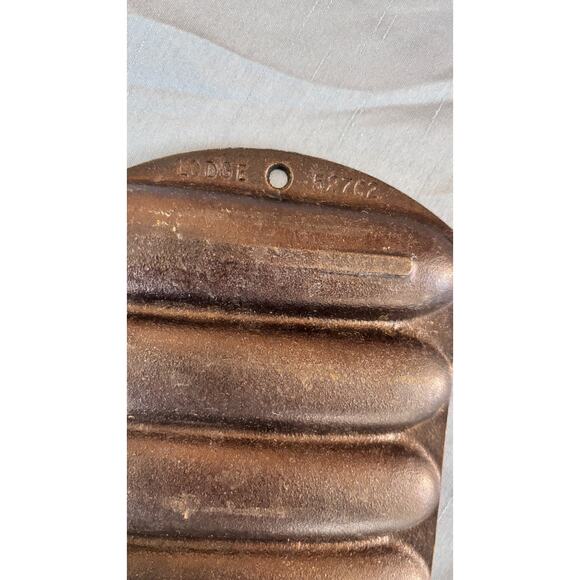 Vintage Lodge Cast Iron 527C2 - 5 Stick Corn Cob Cornbread Muffin Mold Pan 1960s - Picture 9 of 12